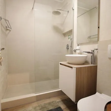 Lägenhet Donner Centar